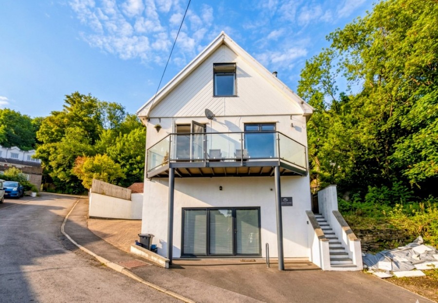 Images for Ffrwd Wen, Park Lane, Treharris, Merthyr Tydfil, CF46 5LT