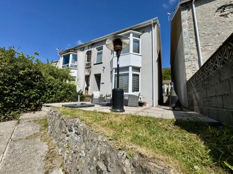 View Full Details for Brynhyfryd Villas, Cardiff Road, Troedyrhiw, Merthyr Tydfil, CF48 4LG