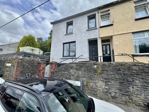 View Full Details for Oaklands, Cardiff road, Merthyr Vale, CF48 4SY